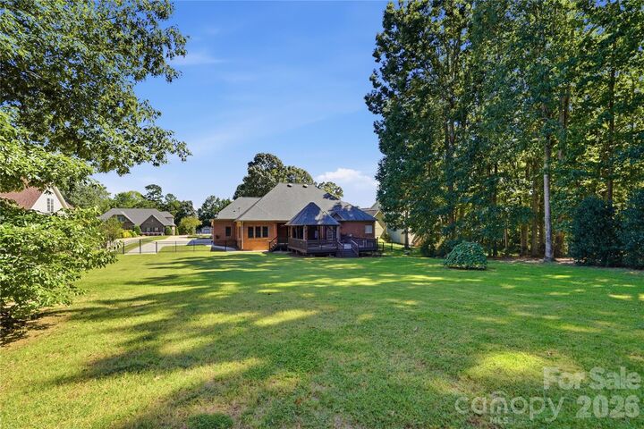 Property Photo: 2469 Stoneview Court NC 28037