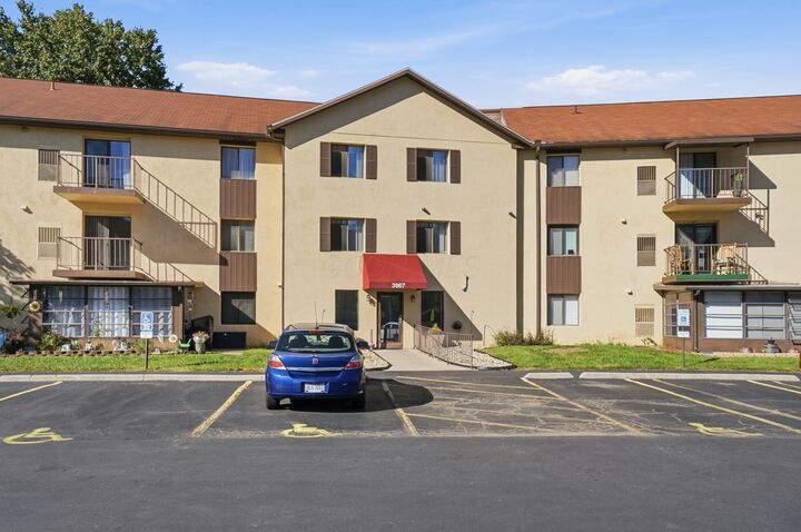Property Photo: 3967 Karl Road OH 43224