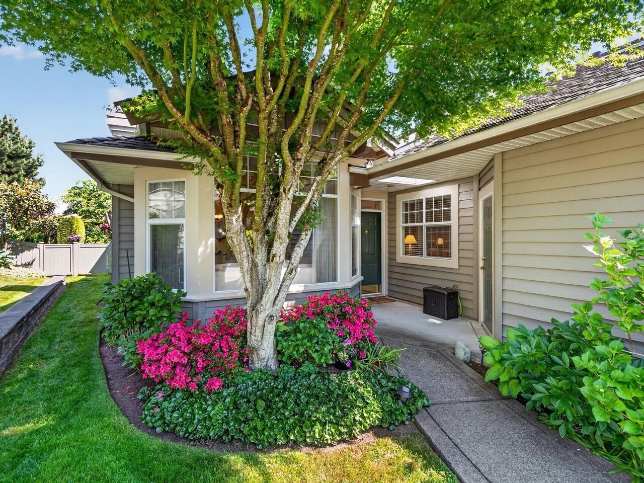 Property Photo:  15020 27A Avenue 7  BC V4P 2Z9 
