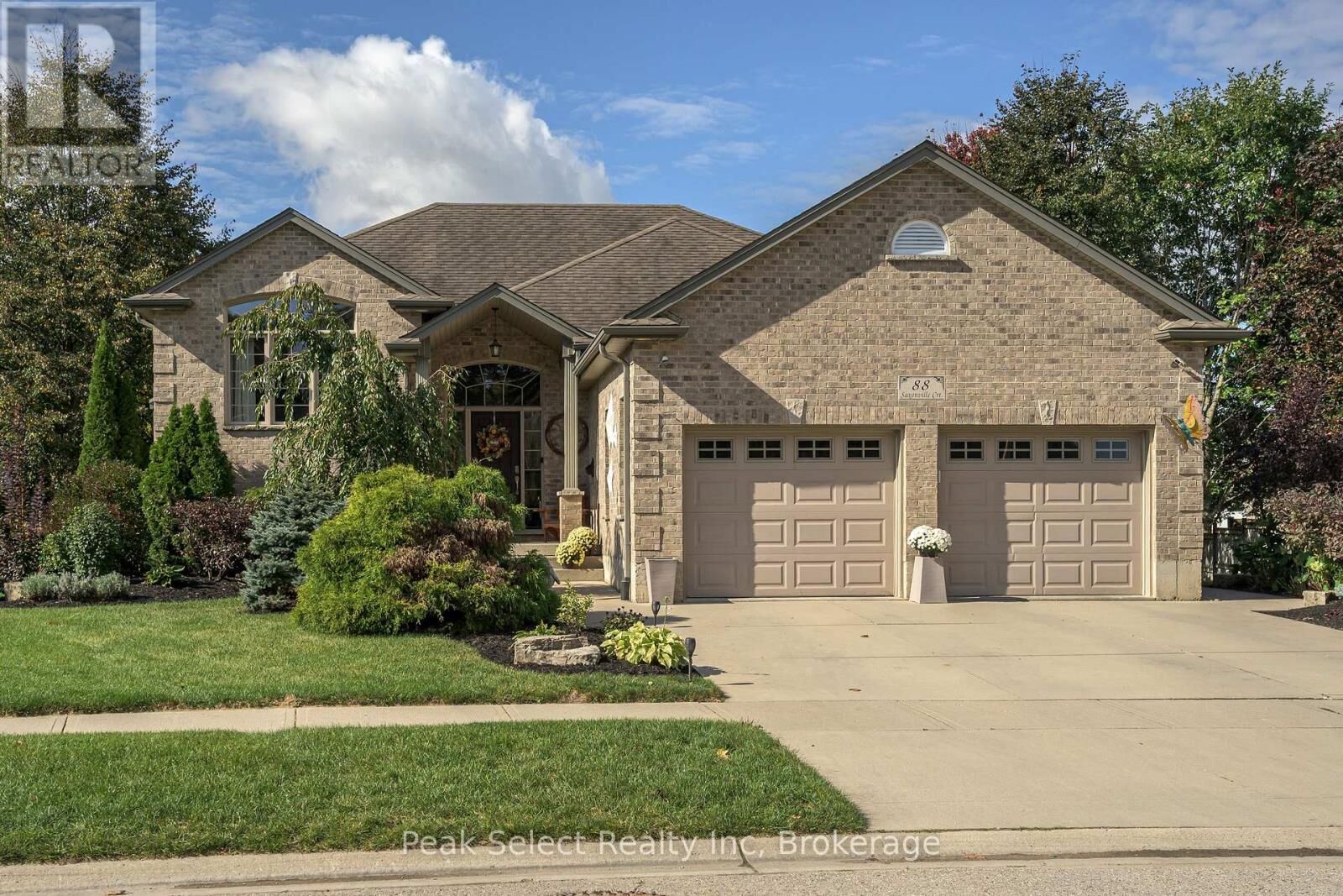 Property Photo:  88 Saxonville Court  ON N7G 4M1 