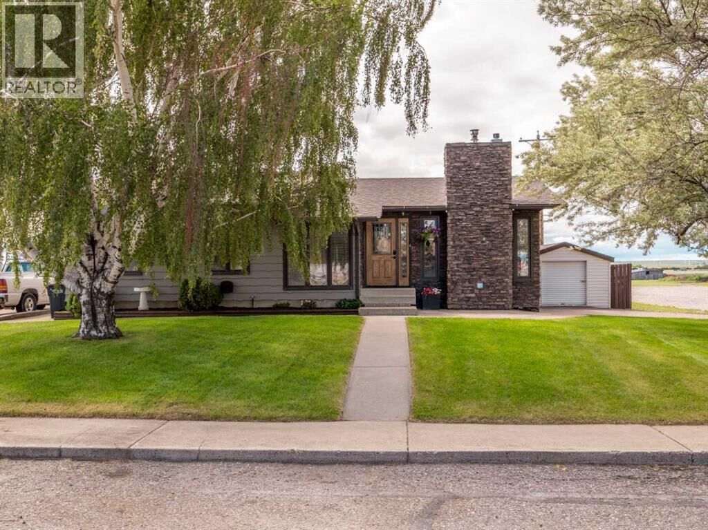 Property Photo:  506 10 Street  AB T0L 0Z0 