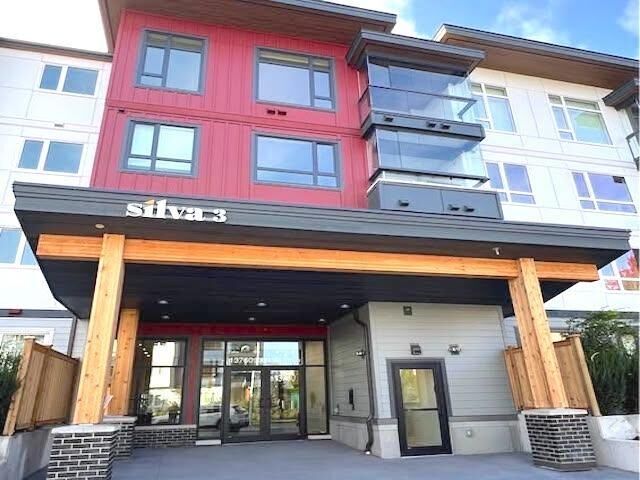 Property Photo:  13760 75A Avenue 102  BC V3W 6T5 
