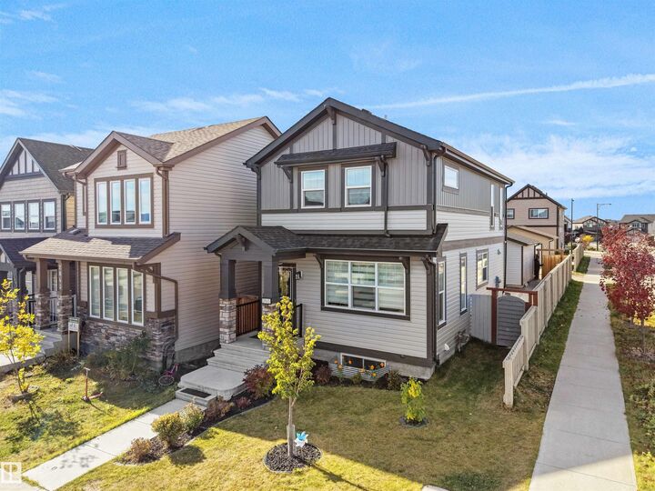 Property Photo:  2845 Anton Wynd SW  AB T6W 4B1 
