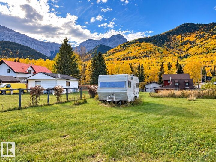 Property Photo:  4933 Centre Street  AB T7V 1Z1 