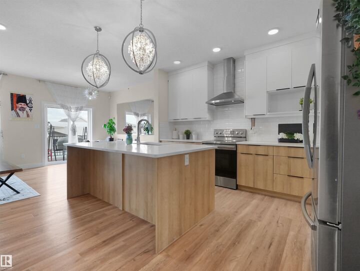 Property Photo:  9923 222 Street NW  AB T5T 7J1 