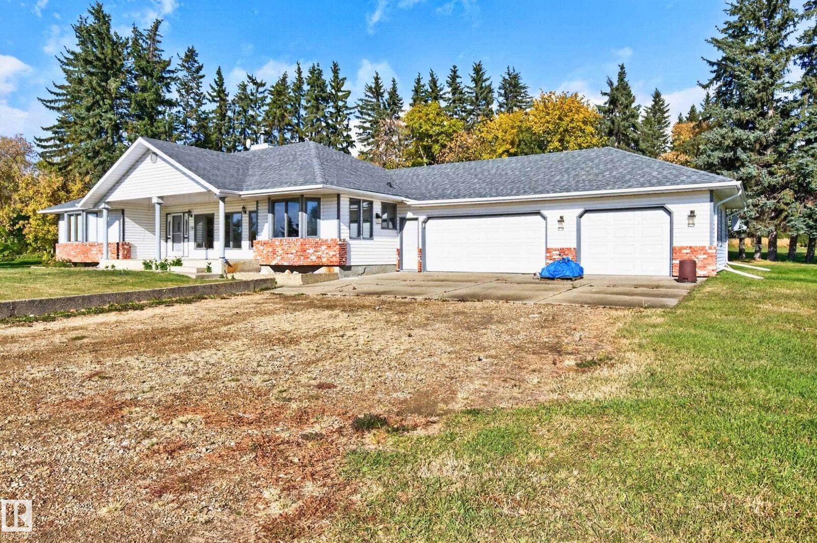 Property Photo:  19403 Fort Rd NE  AB T5Y 6H2 