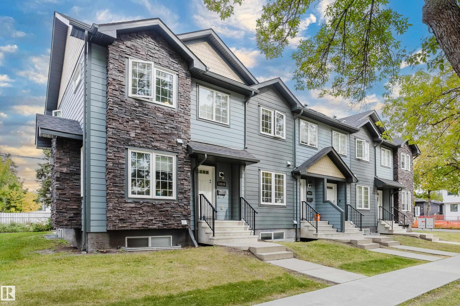 Property Photo:  10204 - 10210 113 Avenue NW  AB T5G 0W9 