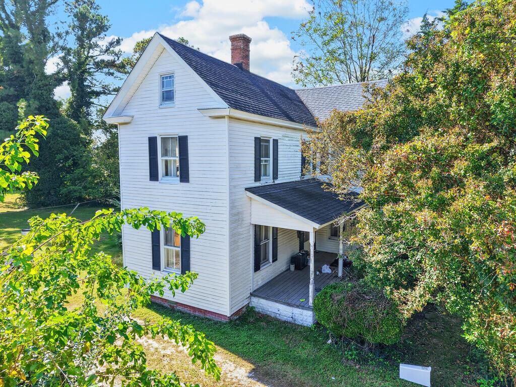 Property Photo:  2 Parks St  VA 23417 