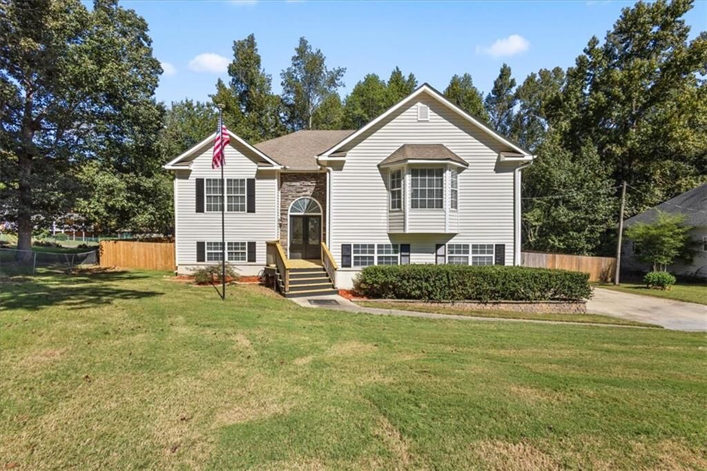 Property Photo: 106 Hunters Place GA 30180