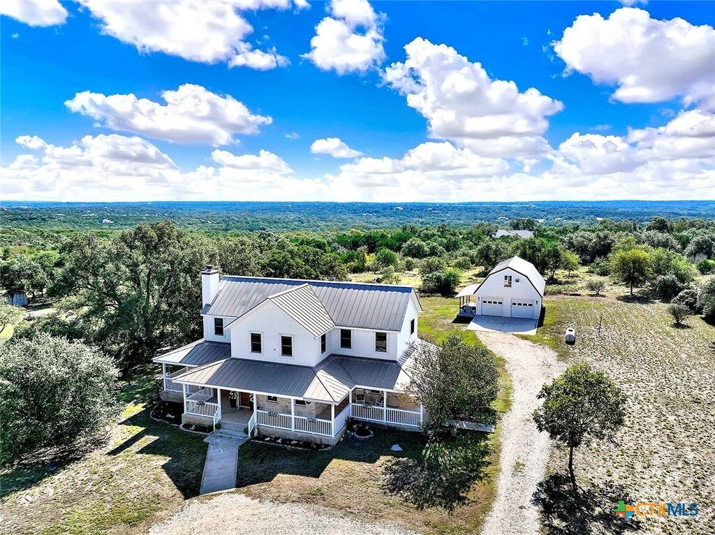 Property Photo: 1061 Cascade Trail TX 78666