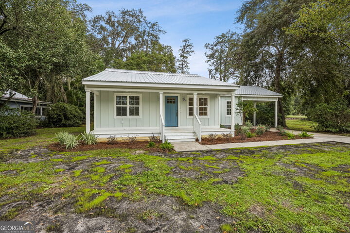 Property Photo: 110 E Central Avenue GA 31548