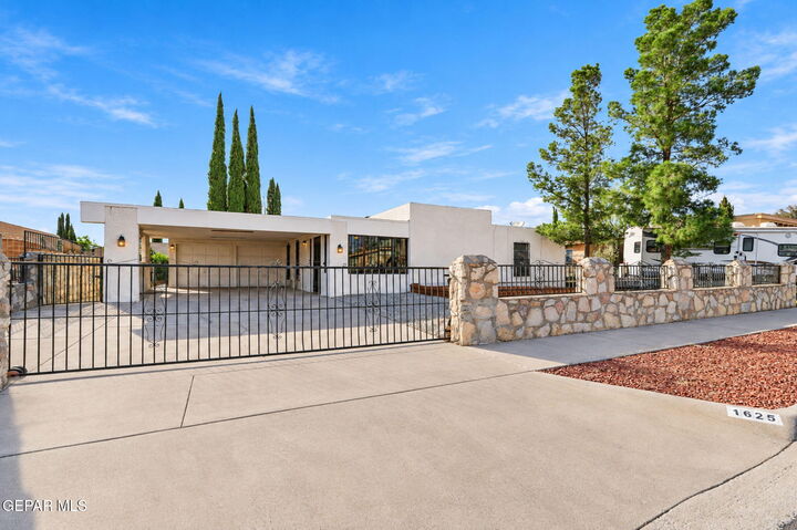 Property Photo: 1625 Lou Graham Drive TX 79936