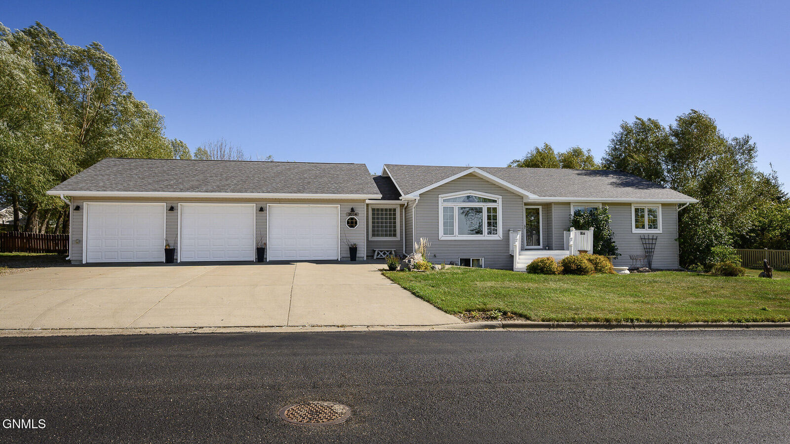Property Photo:  2014 4th Avenue NE  ND 58523 
