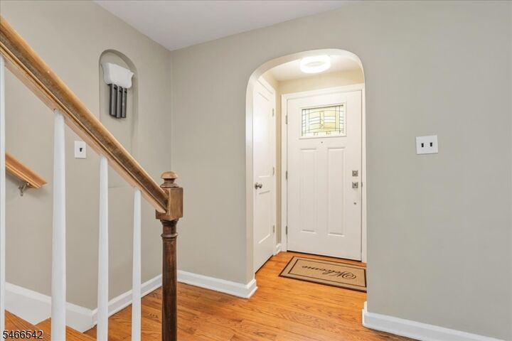 Property Photo:  16 Hillside Pl  NJ 07016 