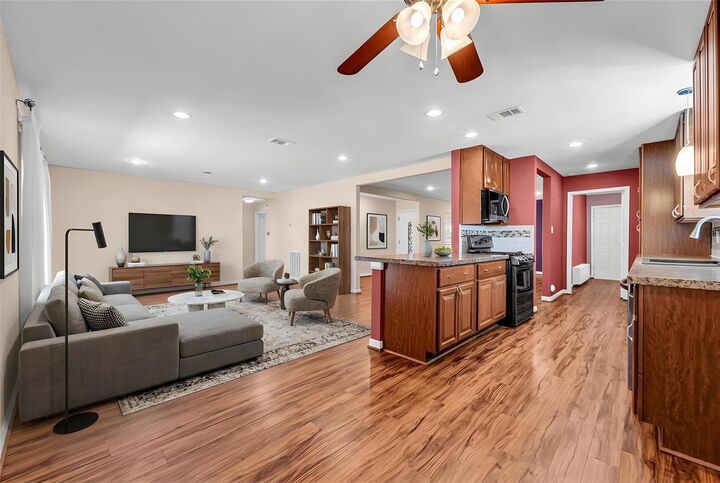 Property Photo:  7422 Jackwood Street  TX 77074 