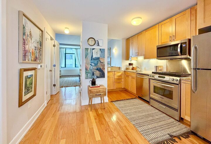 Property Photo:  105 Greene St 703  NJ 07302 