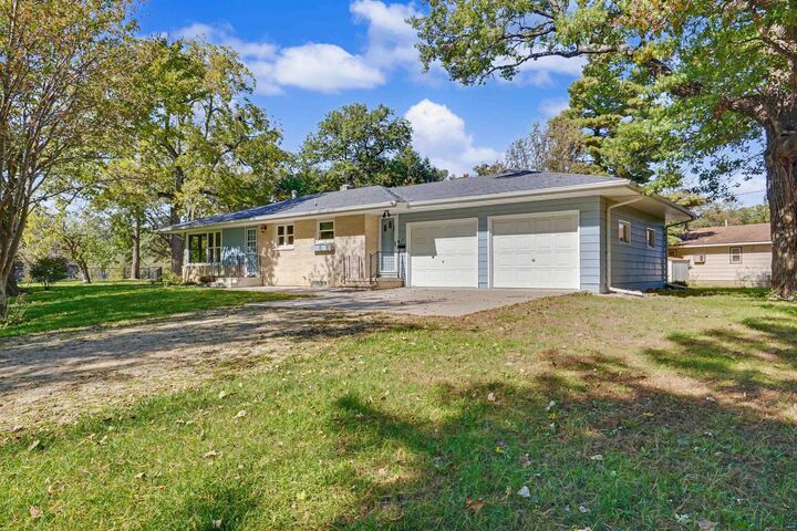 Property Photo:  19 Shady Lane  IA 50662 