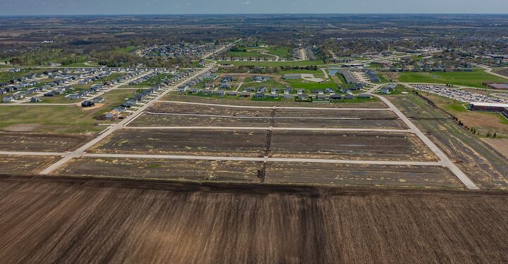 Property Photo:  1026 Winterberry Drive  IA 50124 
