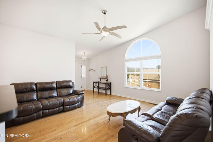 Property Photo: 2462 Glen Meadow Rd TN 37909
