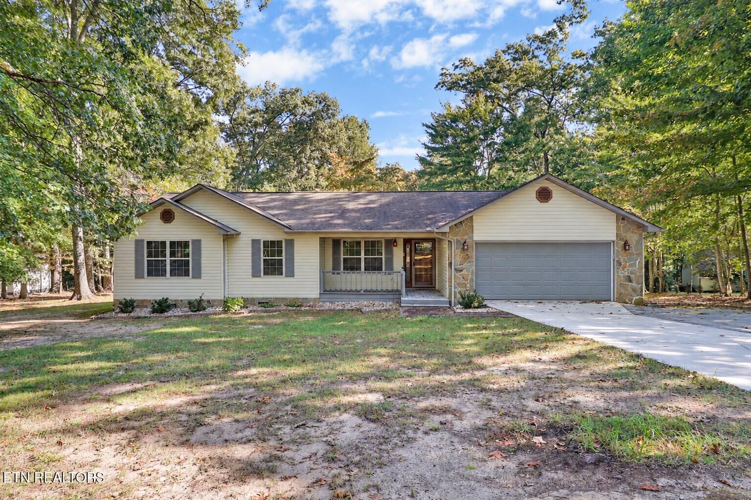 Property Photo:  118 Robin Hood Drive  TN 38555 