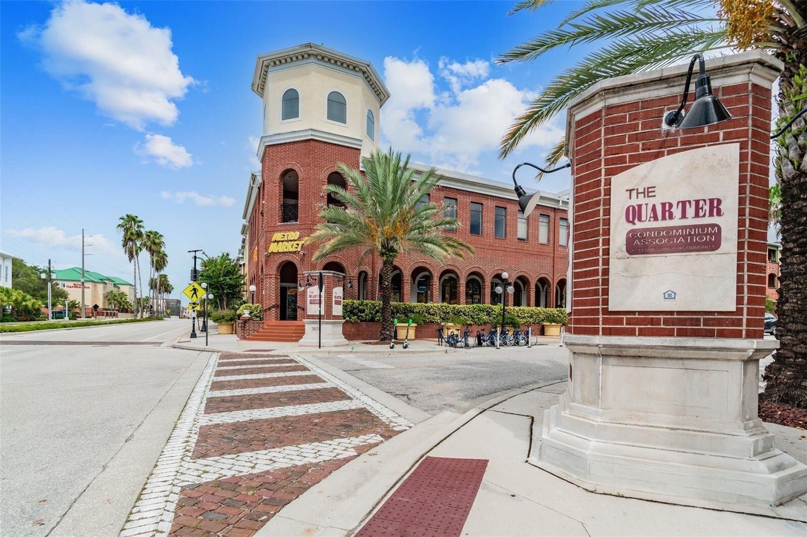 Property Photo:  2010 E Palm Avenue 14209  FL 33605 