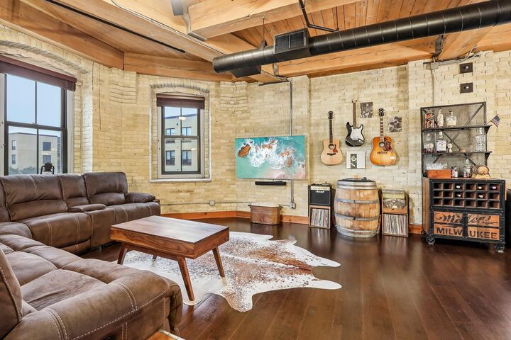Property Photo:  1818 N Water St  WI 53202 
