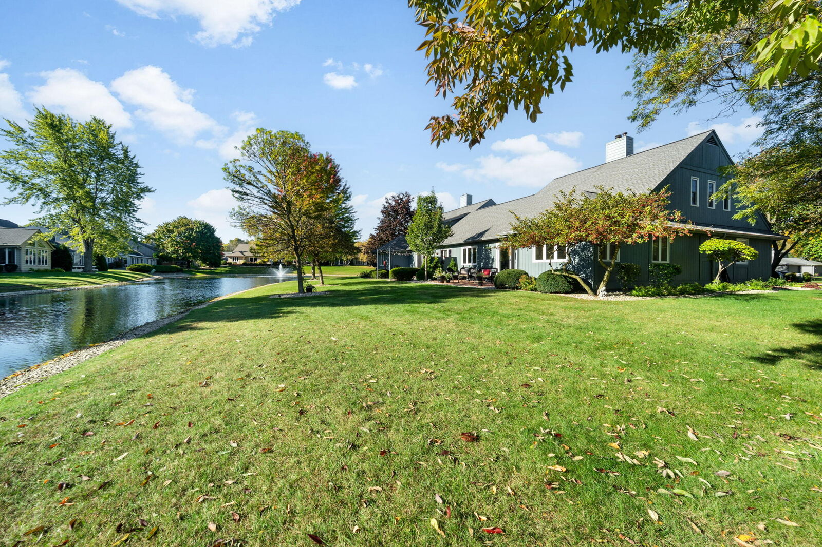 Property Photo:  2301 W Dickinson Ct  WI 53092 
