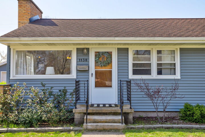 Property Photo: 1138 Park Avenue MI 49417
