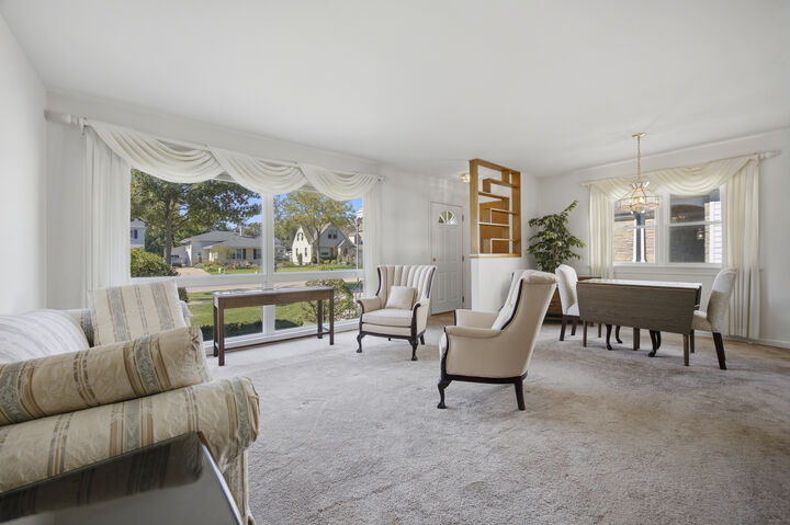 Property Photo:  455 N Maple Avenue  IL 60126 
