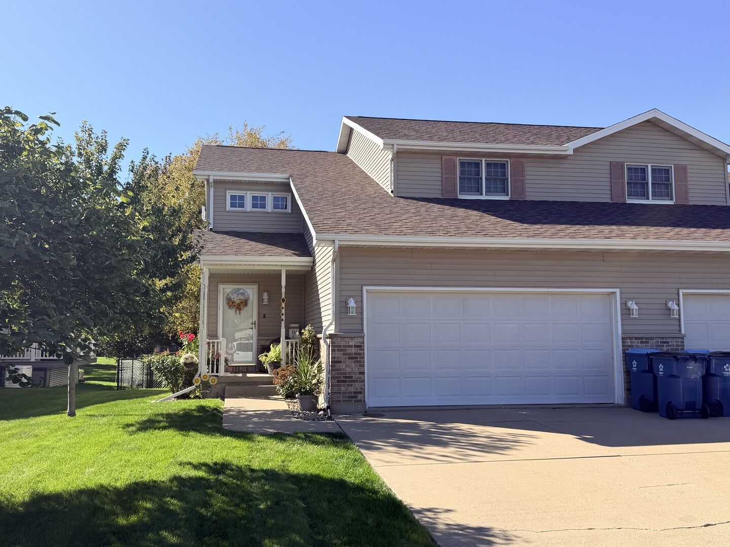 Property Photo: 213 Oakwood Avenue B IL 61348