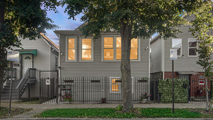 Property Photo: 4425 W Carroll Avenue IL 60624