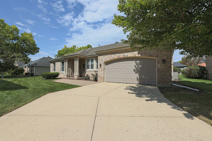 Property Photo: 305 Torrington Drive IL 60108