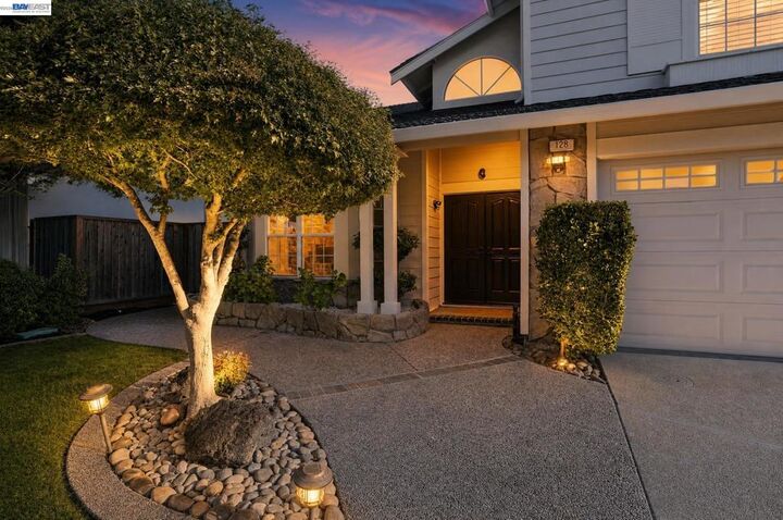 Property Photo:  128 Summerset Ct  CA 94583 