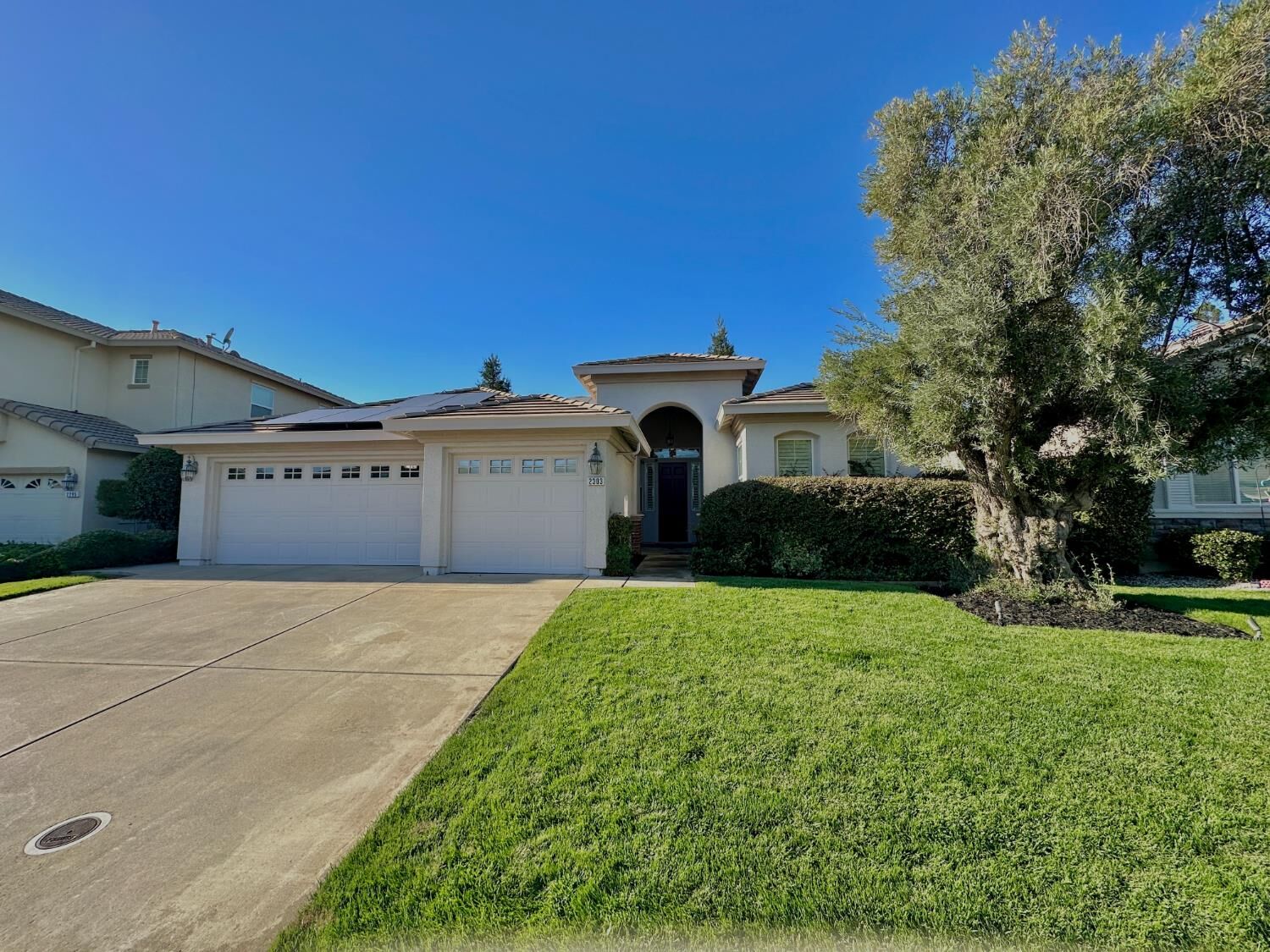 Property Photo:  2303 Petruchio Way  CA 95661 