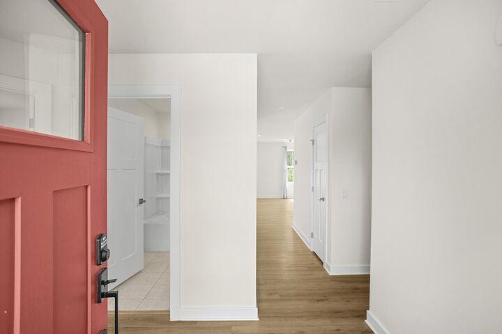Property Photo: 715 Cottage Dr TN 38401