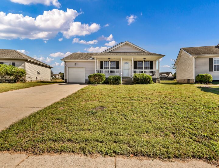 Property Photo:  548 Oakmont Dr  TN 37042 
