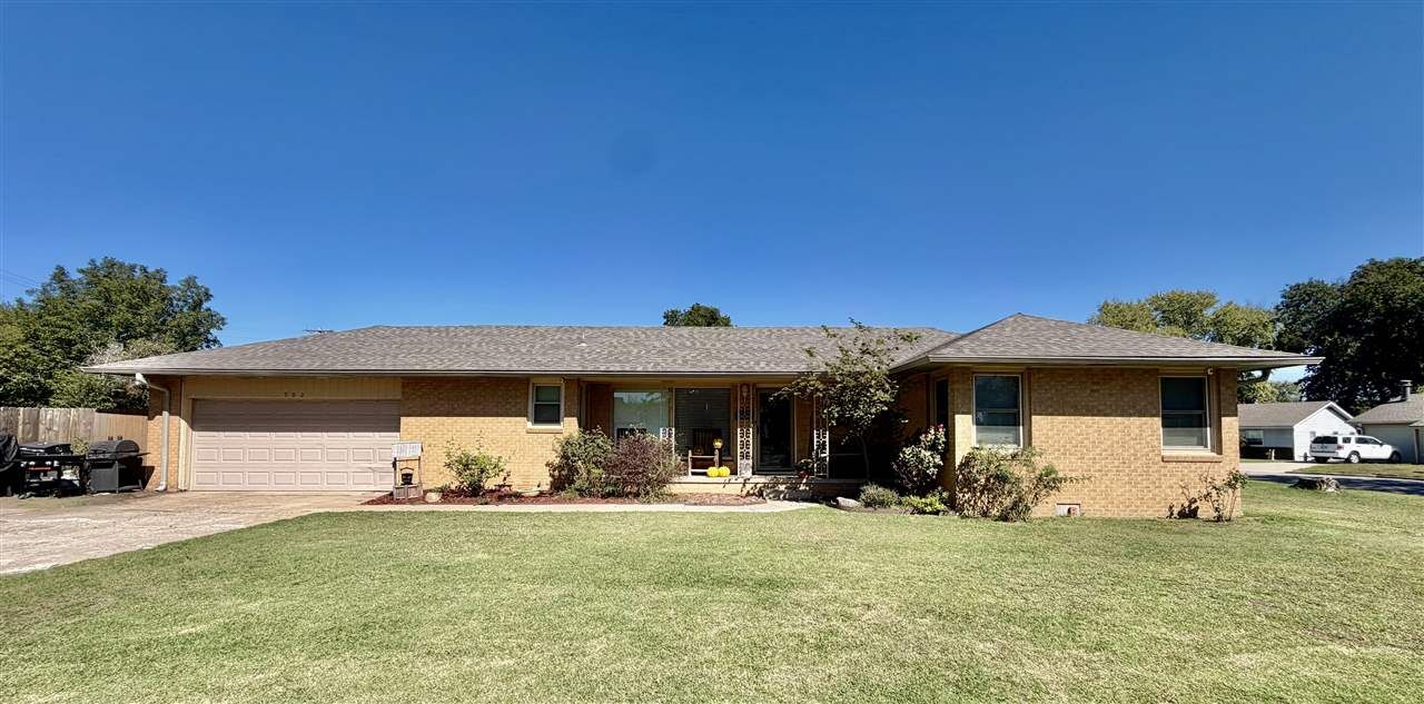 Property Photo:  902 Robin Road  OK 74631 