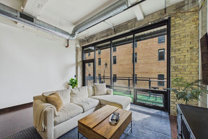 Property Photo:  618 Washington Avenue N 302  MN 55401 