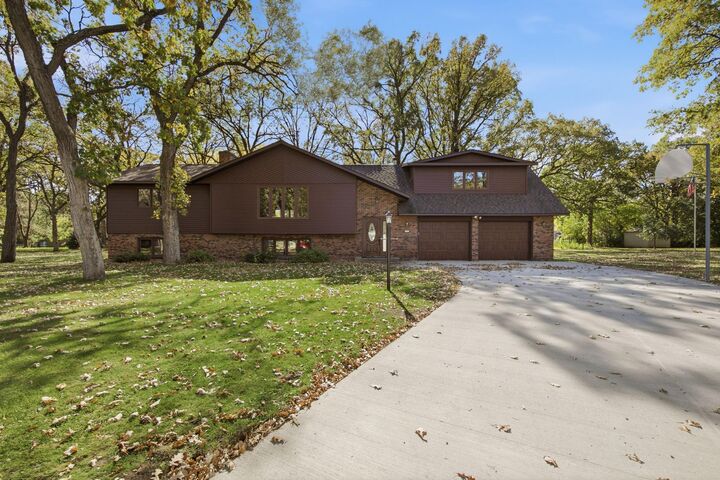 Property Photo:  504 Greenview Court  MN 56377 