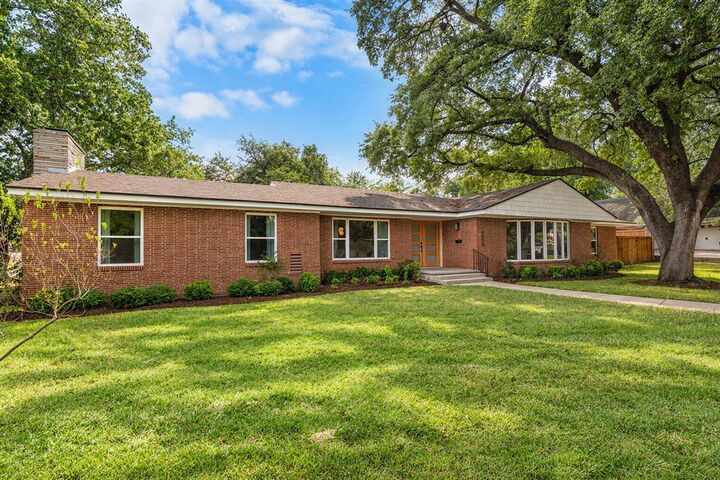 Property Photo:  2625 Old Oaks Drive  TX 76710 