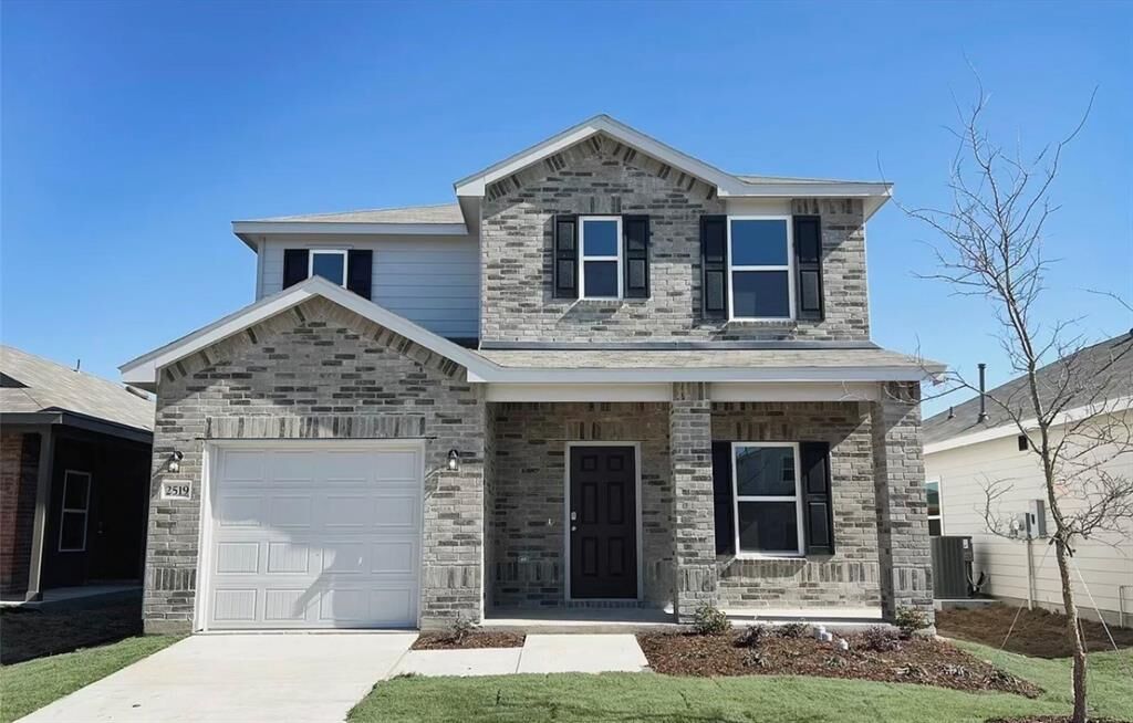 Property Photo: 2519 Midfield Way TX 75407