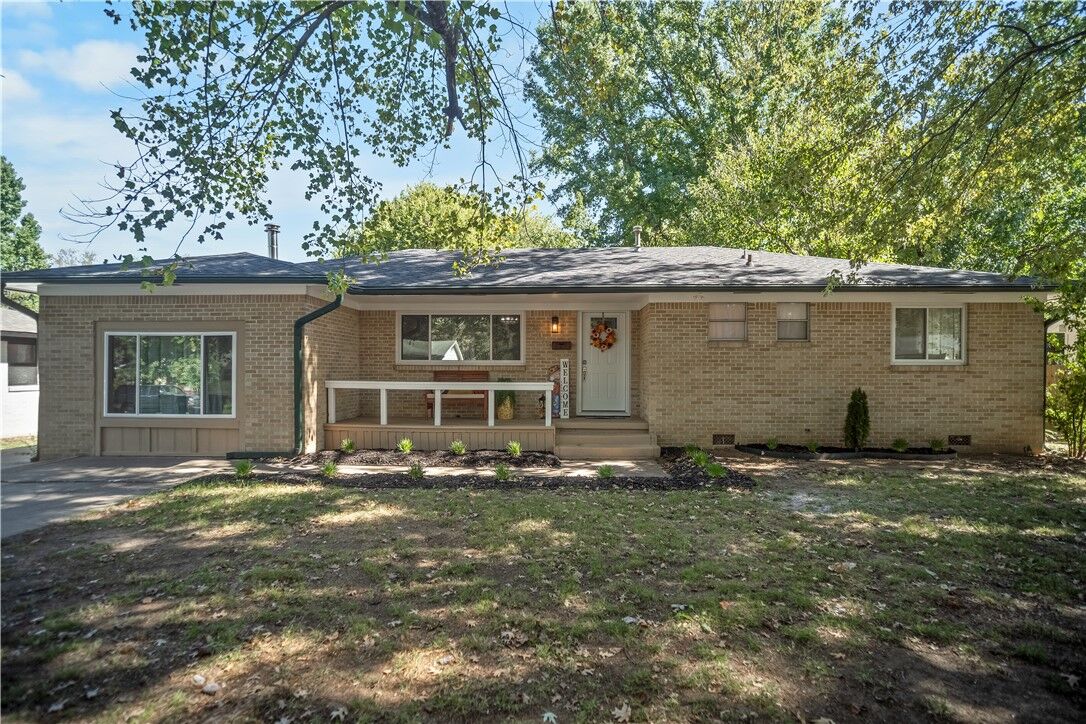 Property Photo:  603 Lawndale Drive  AR 72764 