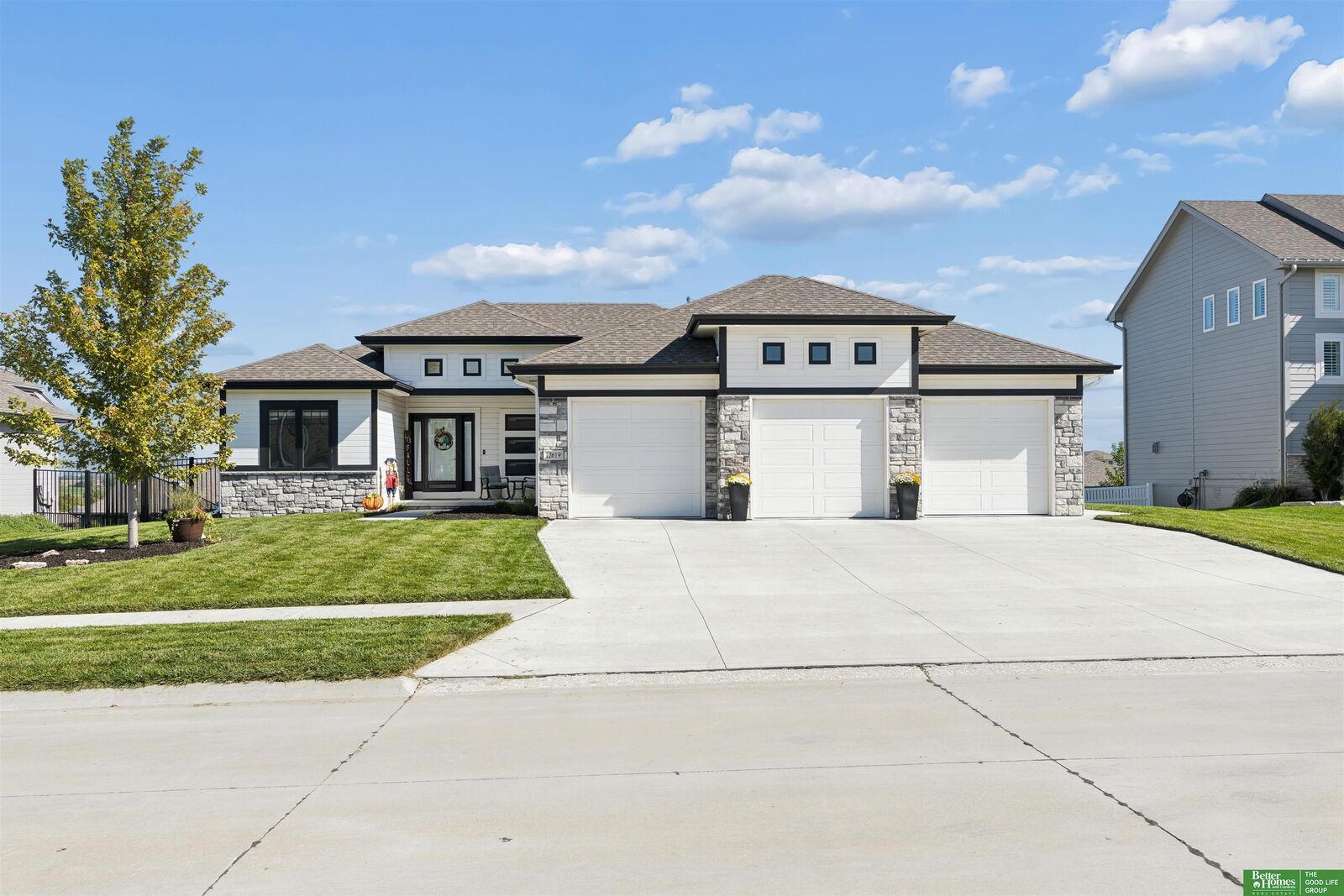 Property Photo: 12619 S 78th Avenue NE 68046
