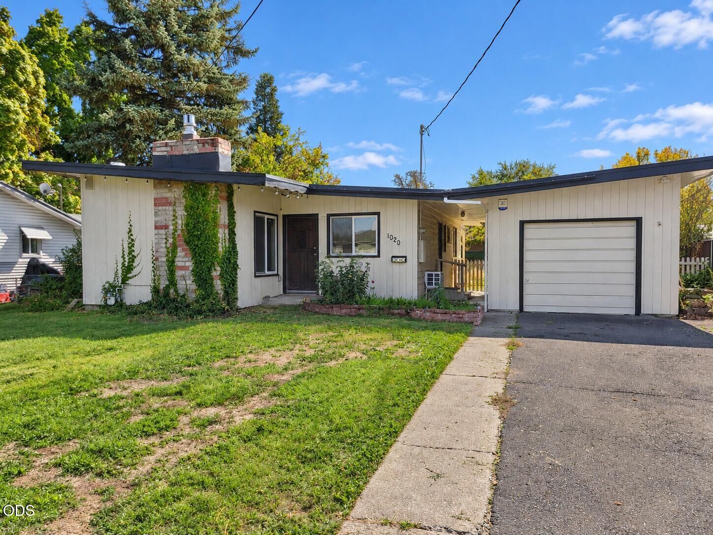 Property Photo: 1020 Oak Street OR 97502