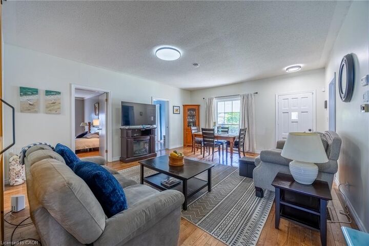Property Photo:  283 Hall Street  ON N5C 1V8 