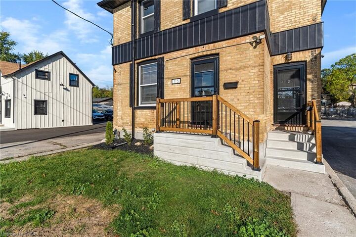 Property Photo:  115 Ainslie Street 3  ON N1R 3P2 