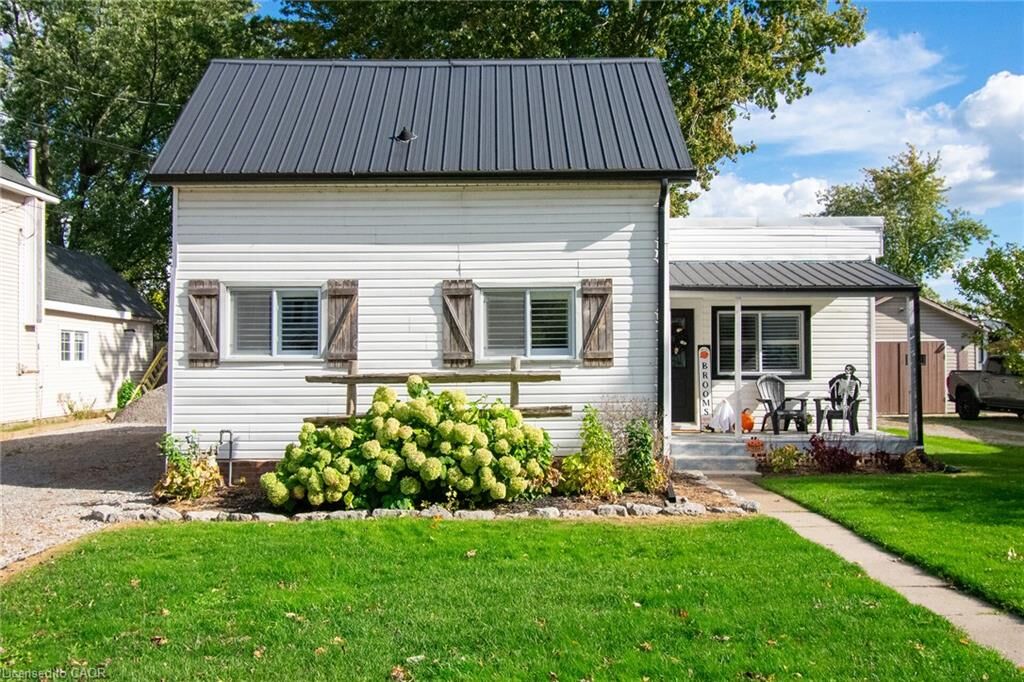 Property Photo:  707 Tamarac Street  ON N1A 2E3 