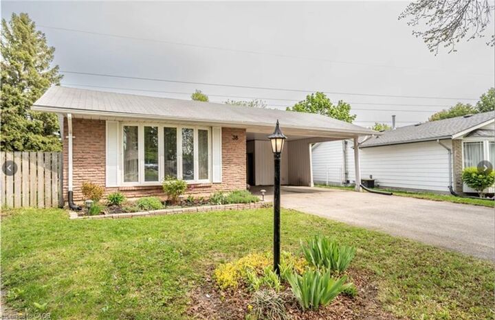 Property Photo:  38 Jay Court Upper  ON N2E 1P8 