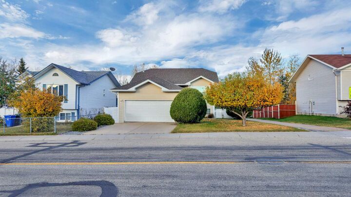 Property Photo:  6411 54 Street  AB T4T 1N5 