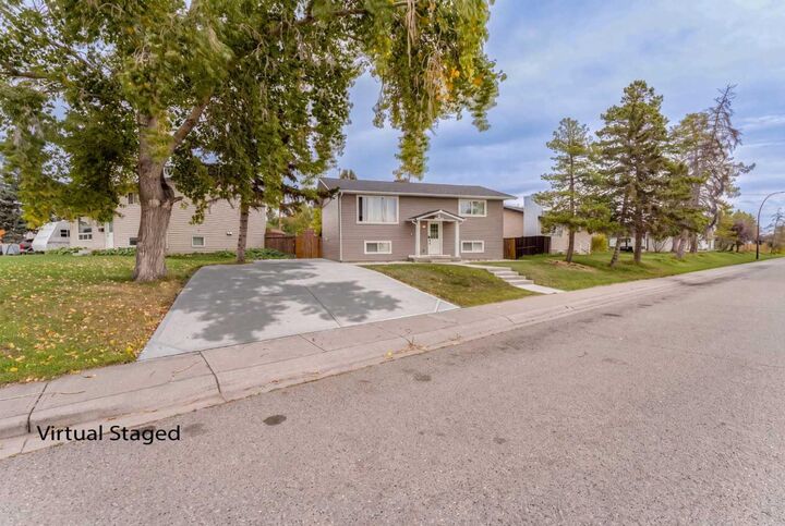 Property Photo:  1135 Penrith Crescent SE  AB T2A 2H8 